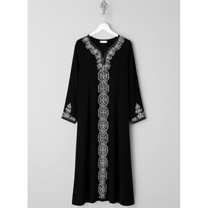 Expressions Black Embroidered Caftan with White/Silver Detailing Size 1X